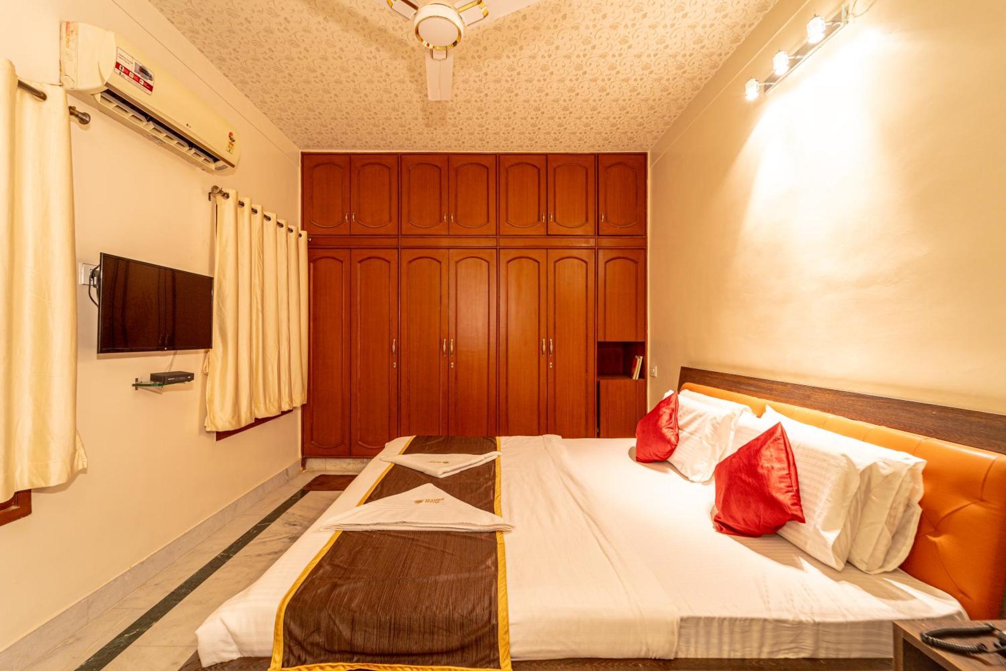 Seasons Suites - Hbr Бангалор Номер фото