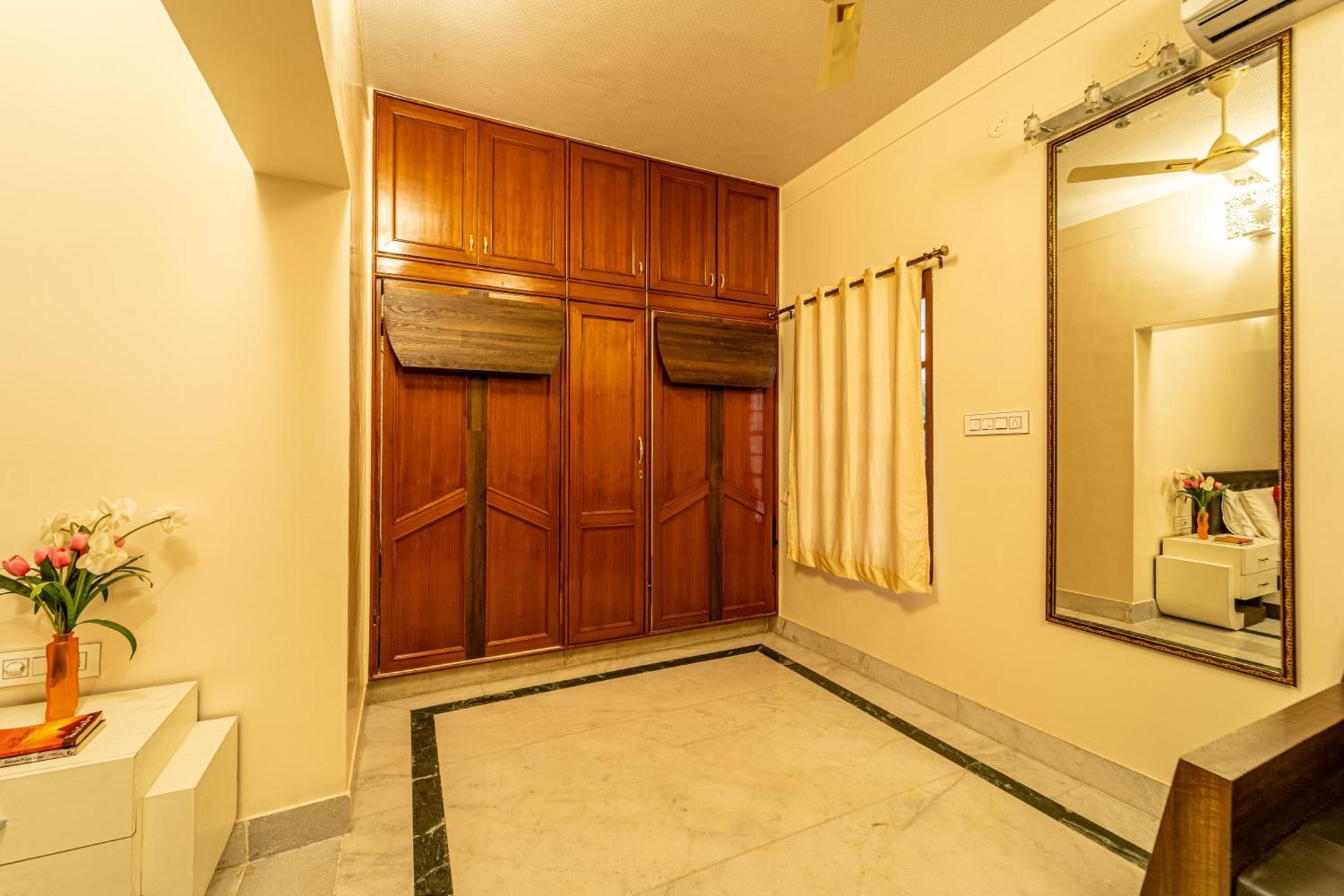 Seasons Suites - Hbr Бангалор Номер фото