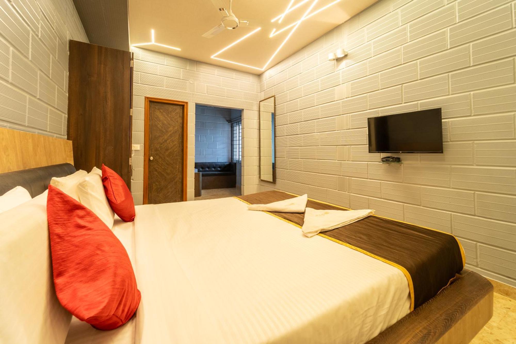 Seasons Suites - Hbr Бангалор Номер фото