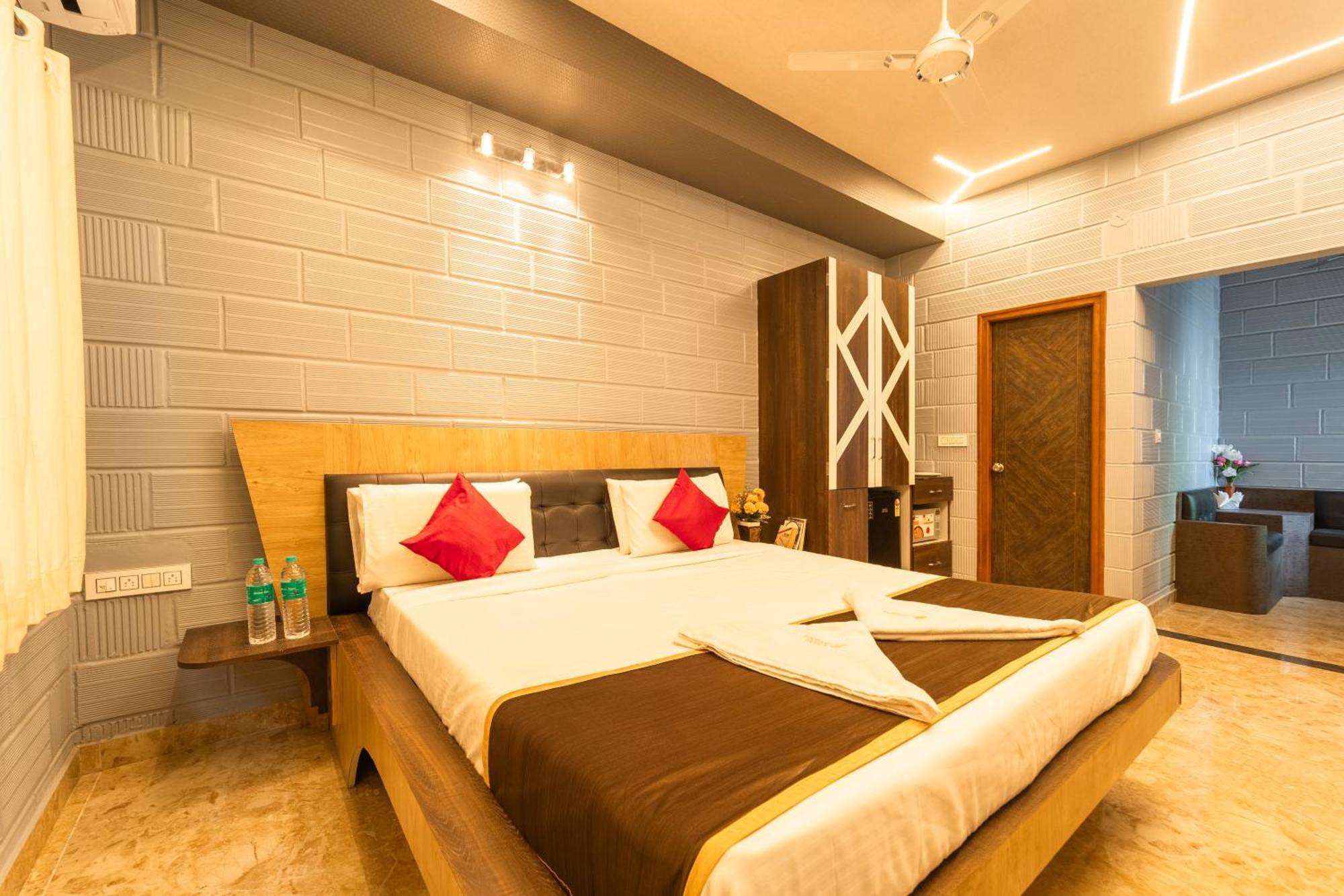 Seasons Suites - Hbr Бангалор Номер фото
